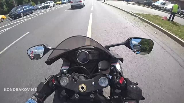 Не 600, но и не литр. Suzuki GSX-R750 смотреть онлайн