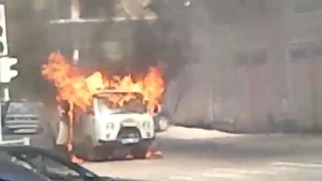 Как горел полицейский УАЗ... смотреть онлайн