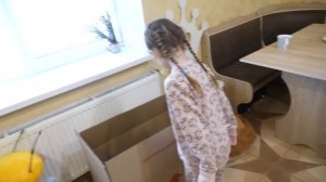 VLOG АЛИСА VS ДЕДУШКА. Кто найдёт больше конфет