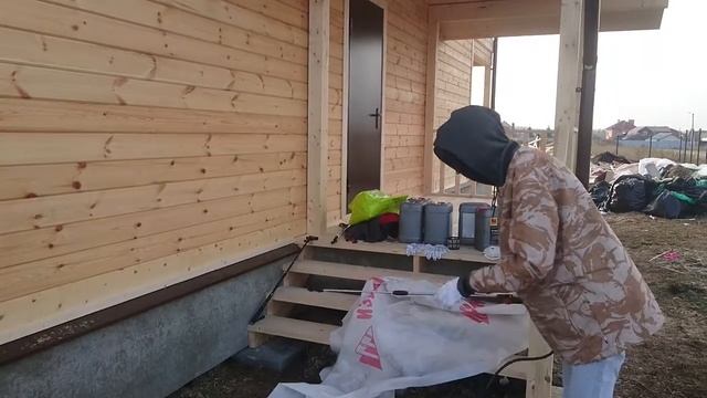 Дом построен. Что дальше? Наносим огнебиозащиту Неомид 001 проф садовым опрыскивателем. Серия 25 смотреть онлайн