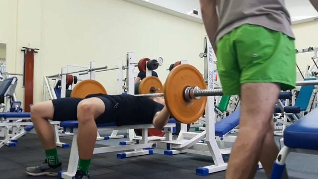 Жим штанги весом 55кг на 70раз за подход смотреть онлайн