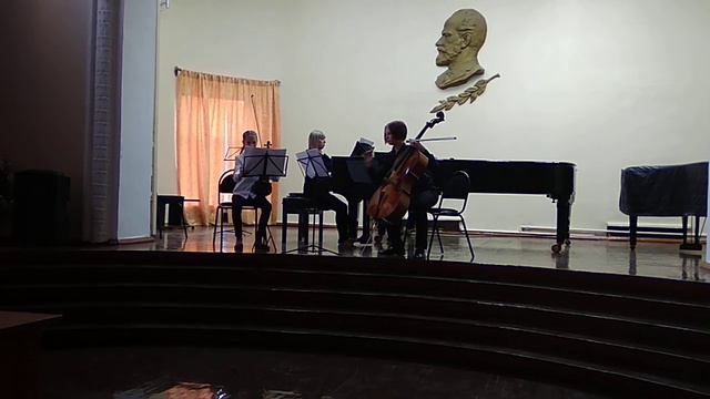 Frank Bridge: Miniatures: 7. Valse russe; 8. Hornpipe смотреть онлайн