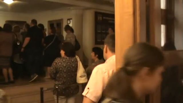 "Штурм" входа в Администрацию города Шахты смотреть онлайн