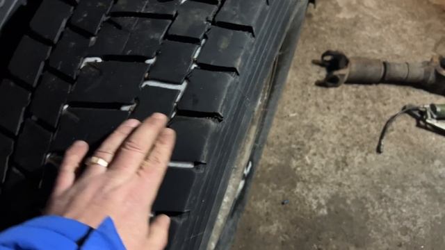 Новый кардан на фредлайнер. Погода дрянь ,занимаемся тачками. смотреть онлайн