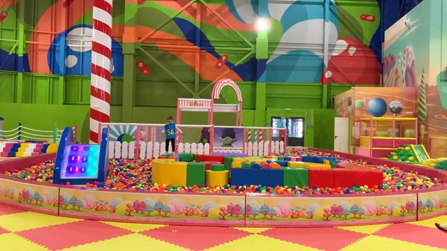 Поход в Galaxy Park смотреть онлайн
