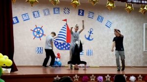 Парни танцуют в школе! Guys cool dance in school!