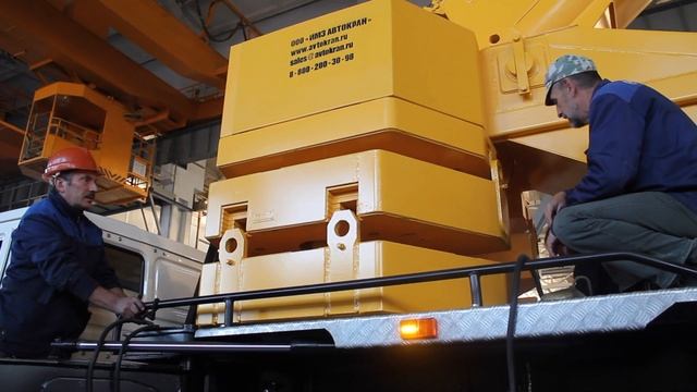 Установка противовеса на автокран ИВАНОВЕЦ смотреть онлайн