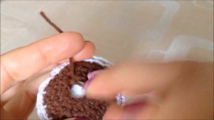 Пирожное с черникой крючком.