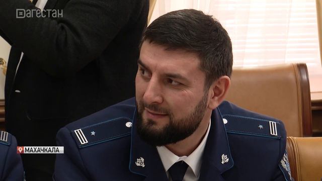 Абдулмуслим Абдулмуслимов вручил награды отличившимся сотрудникам ведомств смотреть онлайн