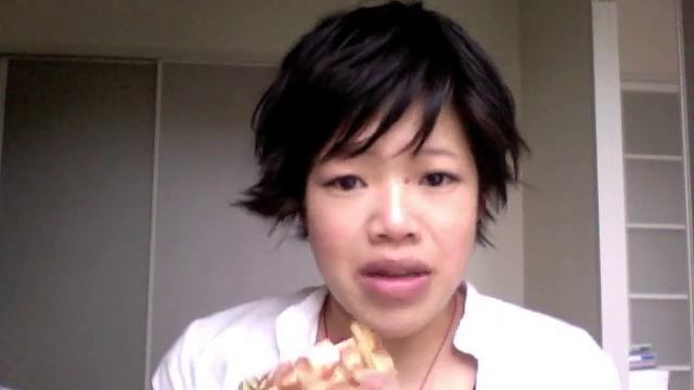 Emmy Eats New Zealand - Tasting Kiwi Candies смотреть онлайн