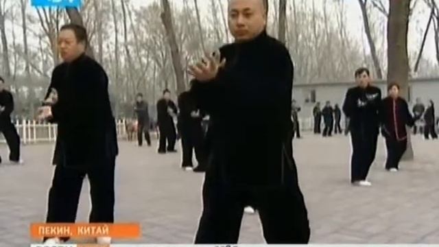 Kitaiskie taksisty zanimayutsya gimnastikoi