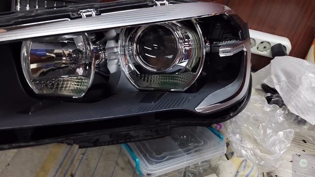 BMW X1 В место ГАЛОГЕНА полный BI LED смотреть онлайн