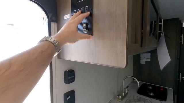 Super Small Travel Trailer RV Perfect for SUVs or small Pickups! 17BH Saga смотреть онлайн