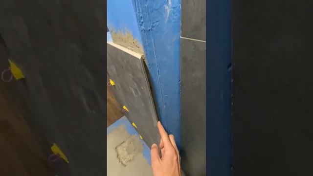 Укладка плитки в санузле. Заусовка плитки и шлифовка плитки. смотреть онлайн