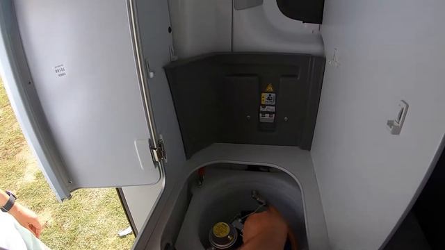 TUTO VW California OCEAN T6.1 - Change gas botle смотреть онлайн