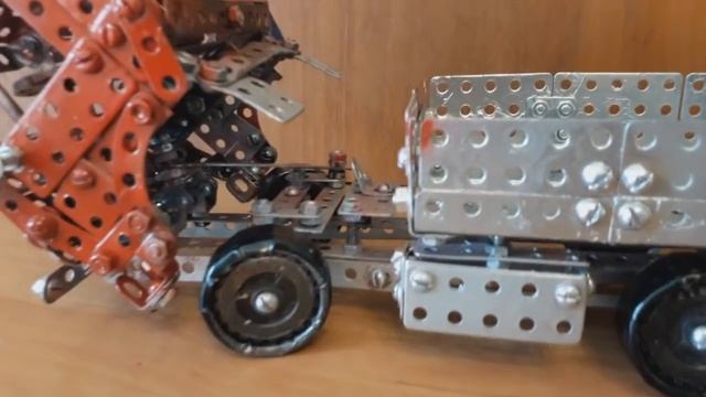 КамАЗ 5320 из металлического конструктора смотреть онлайн