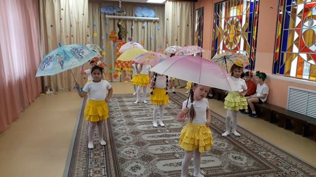 Танец с зонтиками, старшая группа смотреть онлайн