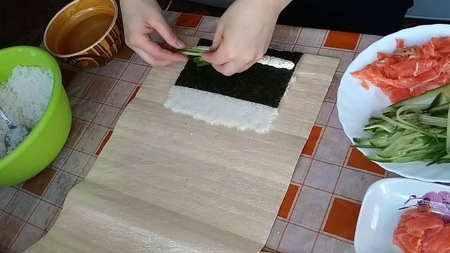 РОЛЛЫ В ДОМАШНИХ УСЛОВИЯХ. БЫСТРО, ПРОСТО И ЛЕГКО. смотреть онлайн