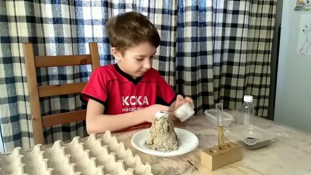Химические опыты. Извержение вулкана. смотреть онлайн