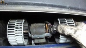 Замена салонного моторчика Mercedes Actros MP2