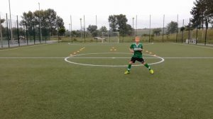 Техника передвижения в футболе: бег спиной вперед, приставным и скрестным шагом