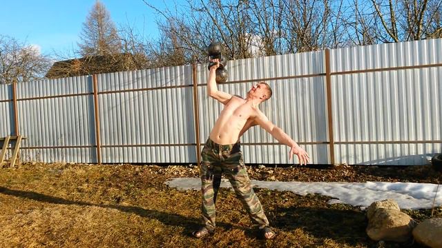 жим 3-х не связанных гирь - 16 кг + 16 кг + 8 кг (40 кг) смотреть онлайн