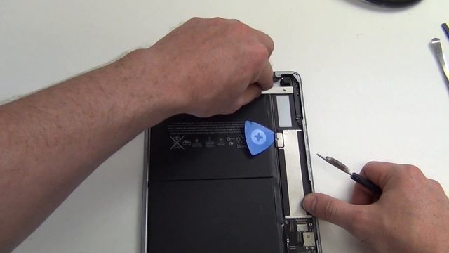 How to Take Apart the iPad Air 1st Generation A1474 смотреть онлайн