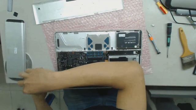 Thay màn hình Macbook A1286 đời 2008 2009 смотреть онлайн
