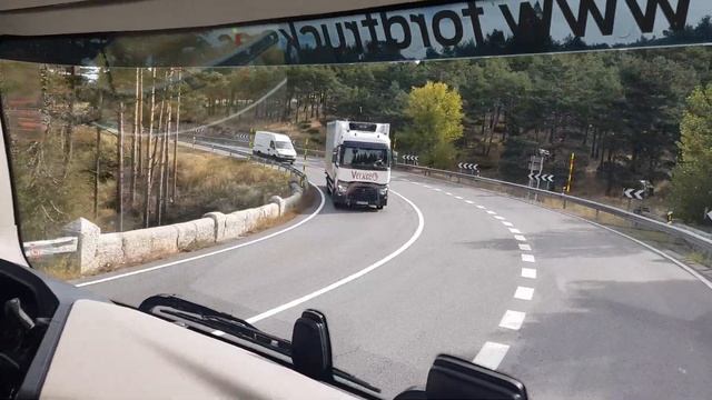 Subiendo el Alto del León NVI a 1.511m con 40 T en el Ford F-Max смотреть онлайн