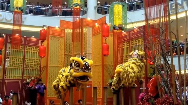 Lion Dance ♌ Танец льва в честь Китайского Нового Года смотреть онлайн