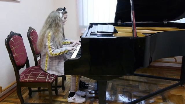 Е.Глебов "Первый вальс". Исполняют Малыгина Диана и Костюкова Валерия. смотреть онлайн