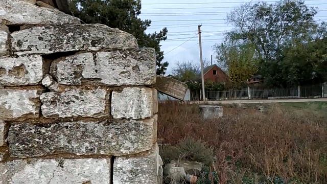 Крым. ШОКИРУЮЩИЙ дом из могильных КАМНЕЙ! Каменское смотреть онлайн