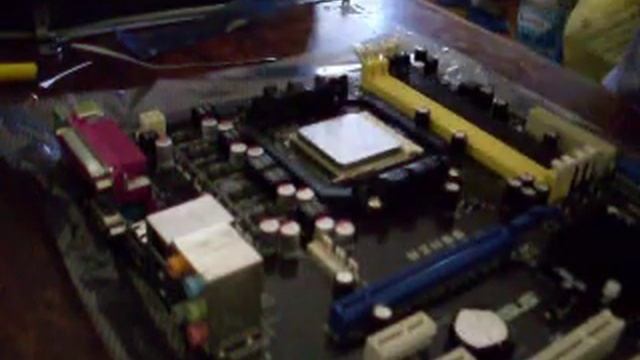 Installing a AMD Athlon 6000+ while I play unfitting music смотреть онлайн