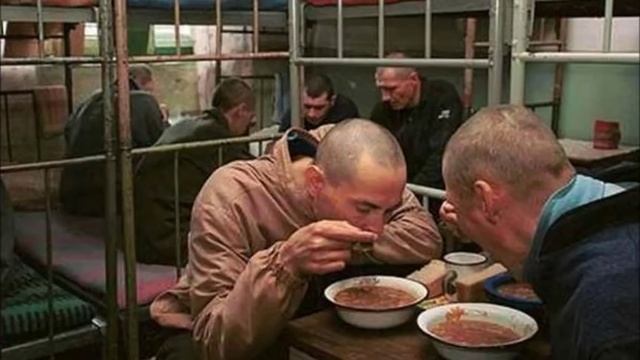 Как зеки проверяют новичка в тюремной камере смотреть онлайн