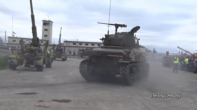 M4 Sherman Tank Impresses Crowd w/ Multiple Firing Shots смотреть онлайн