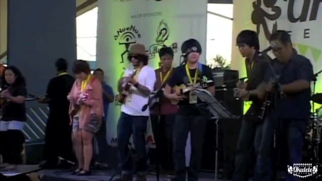 PUF 2013 | Ukulele Philippines Ensemble feat Pao Gumba | Burning Love смотреть онлайн