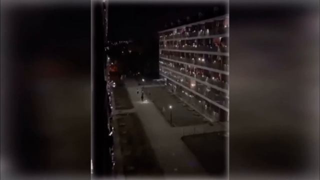 Тем временем в Шанхае заперли людей дома смотреть онлайн