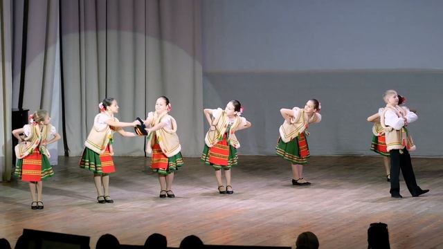 Гуцульский танец "Коломийка" в исполнении народного коллектива ансамбль танца "Кружева". 13.03.2020 смотреть онлайн