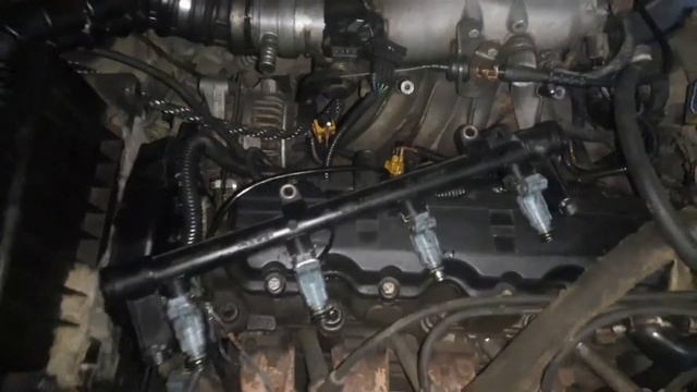 Como sacar rampa de inyectores de un Chevrolet Astra 2.0 8v | Tiziano Marmo смотреть онлайн