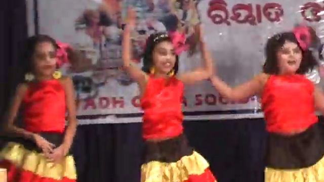 Macarena ROSA2 Dance.wmv
