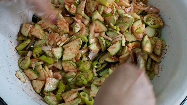 КАБАЧКИ ПО - КОРЕЙСКИ,В ТОМАТНОМ СОКУ.ЗАГОТОВКА НА ЗИМУ. смотреть онлайн