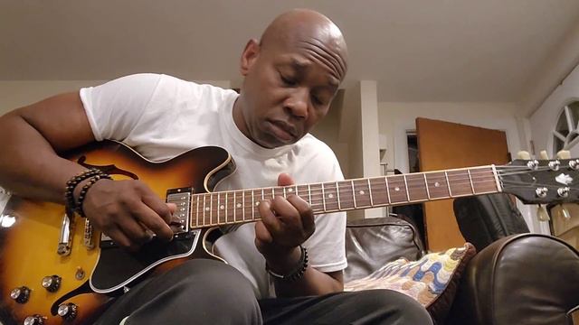 Gibson ES 339 - Friday Night Lines смотреть онлайн