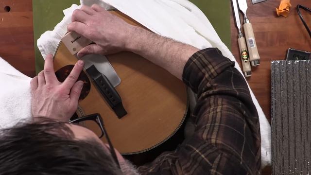 How to Fix a Loose Acoustic Guitar Bridge смотреть онлайн