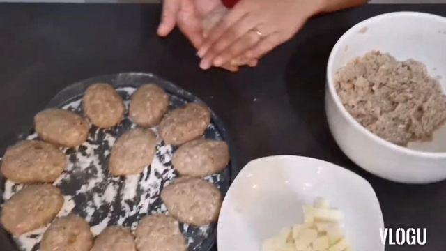 Polpette con il cuore morbido di mozzarella Домашние котлеты с моцареллой смотреть онлайн