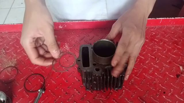 PEMBONGKARAN PISTON DAN SILINDER SEPEDA MOTOR SUPRA 100CC смотреть онлайн