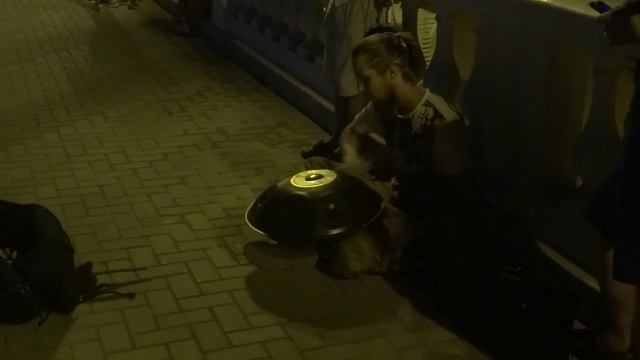 геленджик 2015 набережная парень играет на ханге смотреть онлайн