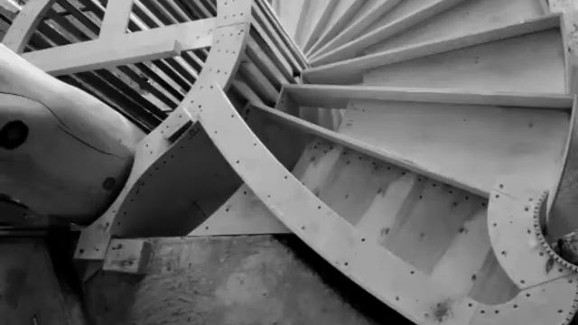 Лестница Красноярск.Винтовая бетонная лестница Красноярск. Сложная опалубка лестницы смотреть онлайн