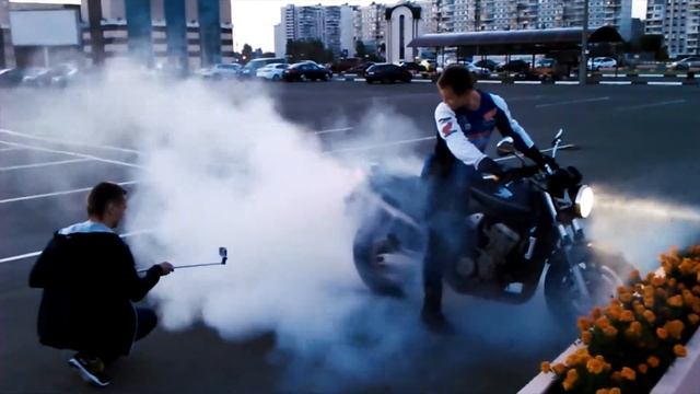 Burnout! Honda Hornet 900 смотреть онлайн