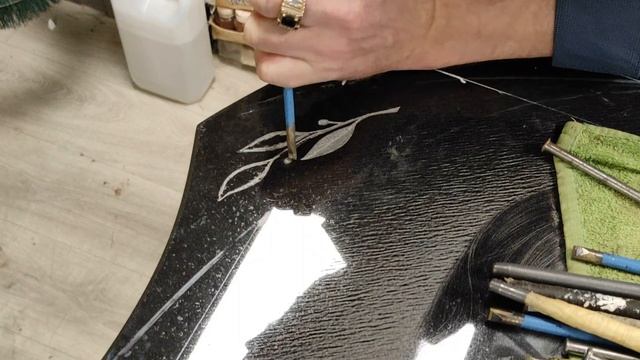 вырубка орнамента на камне габбро под сусальное золото смотреть онлайн