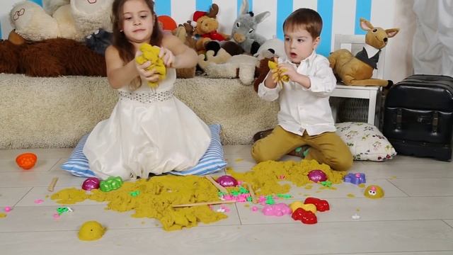 Что такое Космический песок? Как дети с ним играют? смотреть онлайн